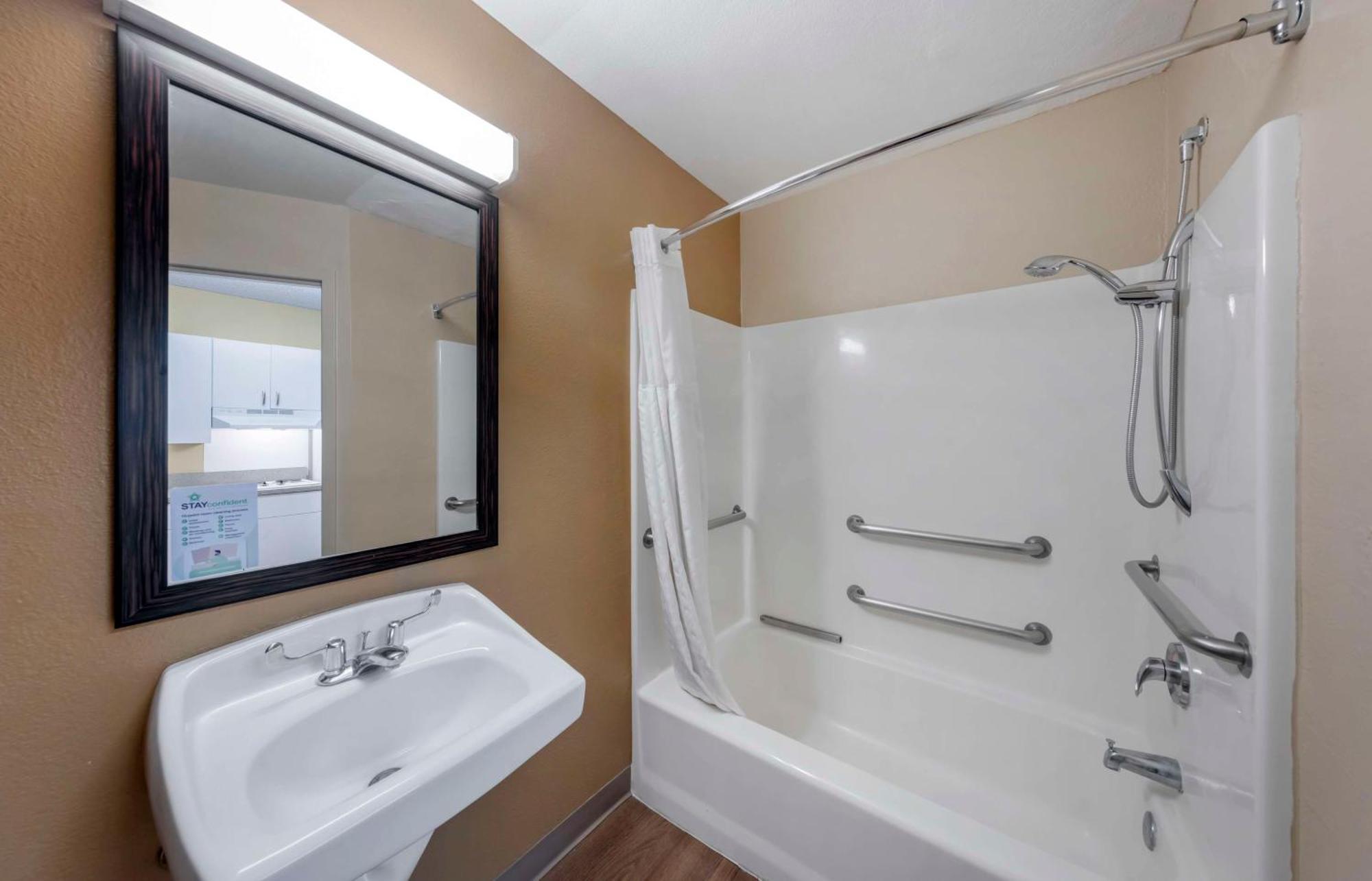 Extended Stay America Suites - Orange County - Katella Ave Buitenkant foto